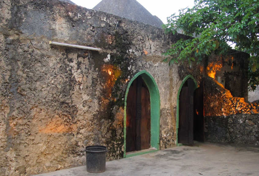 diani-beach-kongo-mosque